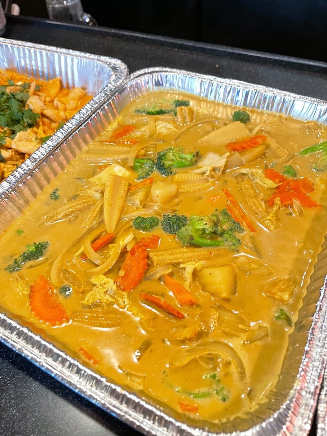 Tray Red Curry (5 Portions).